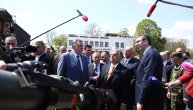Vučić sa Orbanom i Dodikom obilazi naoružanje i vojnu opremu na aerodromu Batajnica