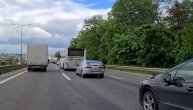 Gužve na auto-putu od Plavog mosta ka Novom Beogradu zbog sudara