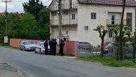 Muškarac se polio benzinom, preti da će se ubiti: Drama u naselju Zuce, Telegraf na licu mesta