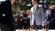 Predsednik Vučić odigrao brzopoteznu partiju šaha sa dečakom