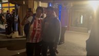 Kampacomanija ne prestaje: Navijači i navijačice Zvezde čekali Kampaca ispred Pionira da se slikaju