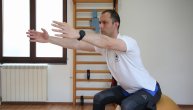 Lagani trening za bolju posturu: Vežbe za jačanje trupa na pilates-lopti
