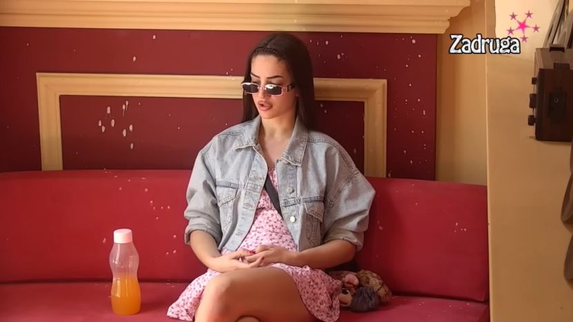 Anđela Đuričić došla ispred kamere i skinula se: Pokazala gole grudi u krupnom planu - Telegraf.tv