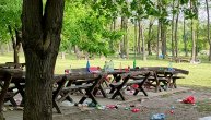 Tužne slike posle 1. maja: Izletnici za sobom ostavili flaše, hranu, kese i đubre