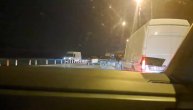 Blokada na autoputu: Policija zabranjuje vozilima da prođu ka Mladenovcu