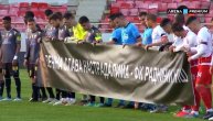 Na tribini okačen crtež sa osmoro dece: Fudbaleri Radničkog i Vojvodine odali poštu žrtvama pucnjave