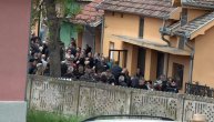 Narod se okuplja na sahranama petorice mladića iz Malog Orašja koji su nastradali u masakru