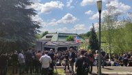 Sahrana Dragana Vlahovića: Veliki broj građana i đaka došao da se oprosti od dobrog duha škole