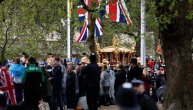 Ovako su ljudi pozdravili kralja Čarlsa: Vrisak i uzbuđenje kad je prošla njihova kočija