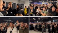 Haos na aerodromu i pored poraza: Suze igrača i luda pesma najvernijih navijača