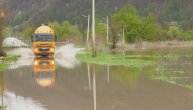 Potop na parkingu u Priboju, sa svakom jačom kišom: Bez gumenih čizama ne možemo prići kolima