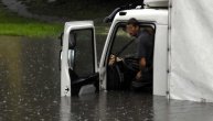 Novi Sad pod vodom: Brojne ulice su poplavljene, saobraćaj funkcioniše otežano