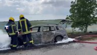 Od auta ostala samo olupima: Zapalio se vozilo na auto-putu ka Novim Banovcima