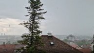 Jako nevreme obrušilo se na glavni grad: U nekim delovima prestonice padao je i grad