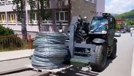 U Zvečanu pripadnici Kfora spremaju da razvuku bodljikavu žicu