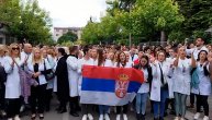 "Izađi mala" se ori u Zvečanu: Pesma postala nezvanična himna protesta na KiM