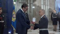 Vučić položio venac i dodelio medalje pripadnicima MUP-a