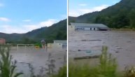 Iz vode viri samo krov i par prozora: Potresna slika nakon oluje iz potopljenog sela kod Majdanpeka