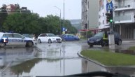 Poplave u Tuzlanskom kantonu: Automobili jedva prolaze
