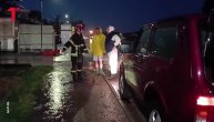 Vanredno stanje zbog popolava: Vatrogasci evakuišu iz najugroženijih područja