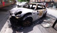 Zapaljeni automobili u Sarajevskoj ulici: Plamen progutao "mini van"