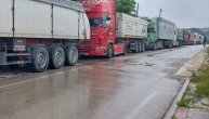 Nema zabrane za prelaz putničkih automobila na Merdaru