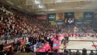 Navijači Zvezde brutalno vređaju Željka Obradovića od kad se pojavio u hali