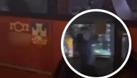 "Razgibavanje" u autobusu 302: Vozač na pauzi odradio seriju zgibova