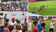 Invazija klinaca na Baraka Bahara: Deca iz Užica opkolila trenera Zvezde posle utakmice