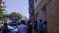 Stanovnici stambene zgrade u Južnom bulevaru, suočili su se danas sa izvršiteljima