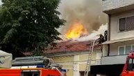 Vatrogasci se bore već satima: Ogroman požar u centru Rume