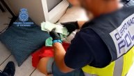 Policija broji novčanice od 100 evra: Snimak iz kuće Srbina uhapšenog u Španiji zbog droge