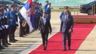 Predsednik Vučić dočekao Milatovića ispred Palate Srbija