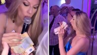 Rada Manojlović zatrpana bakšišom na svadbi u rodnom selu: Sto evra joj zavukli blizu gaćica