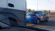 Sudar kamiona i putničkog vozila: Stvaraju se guže na Pančevačkom mostu u smeru ka Beogradu