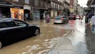 Novi snimci poplave u gradu: Automobili jedva prolaze ulicom