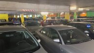 Haos na parkingu tržnog centra u Čačku: Vozači sakrili vozila od oluje da nema gde igla da padne
