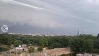 Snimak grmljavinske oluje sa krova u Beogradu i neverovatni pogled na crno nebo nad prestonicom
