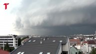 Odjednom se smračilo i krenula je oluja na Voždovcu