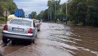 Potopljen autoput kod Bežanije, automobili plivaju u jezeru