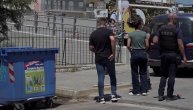 Mesto kobne tuče navijača: Radnici peru krv sa pločnika, građani u suzama pale sveće