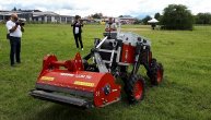 Robot Agar kosio travu u Nišu, može čak i da ore, kopa, bere voće...