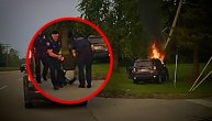 Drama na putu: Udario autom u drvo, pa se zapalio, policija ga jedva spasla