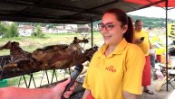Ovo je Sanja, jedina devojka u Srbiji koja peče vola na ražnju: Otkriva nam tajnu najukusnijeg mesa