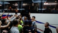 "Zbog ovoga se igra za Srbiju": Klinci opkolili Bogdanovića, jedva se probio do autobusa