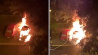 Snimak automobila kako gori usred noći u Braće Jerković