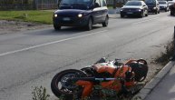 Oboren motociklista, zadobio prelom noge: Teška saobraćajna nezgoda u Vojvode Stepe