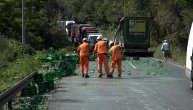Sve je stalo zbog ovog incidenta: Tužni snimak rasutih gajbica piva na Obrenovačkom putu