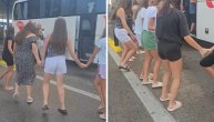 Bahati sluzbenik na graničnom prelazu izdvojio autobus sa decom, oni opleli kolce