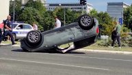 Nezgoda na Novom Beogradu: Prevrnuo se automobil na krov